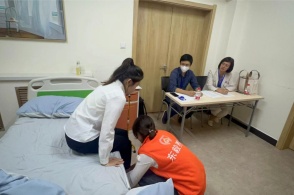 北漂家政女工的自我救贖之路:寫作、畫畫,56歲要為自己活一回|從她說(shuō)起